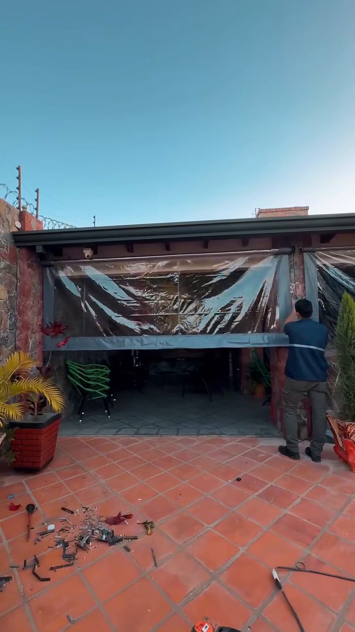 Cerramiento de galeria con piso de ladrillo